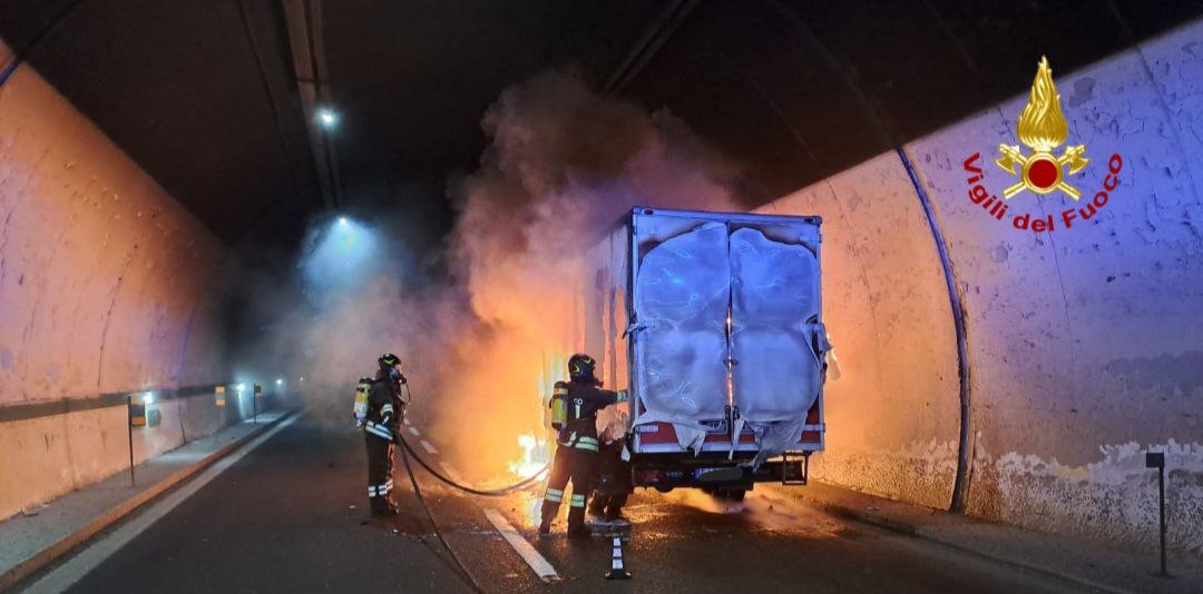 Incendio di un camion in galleria