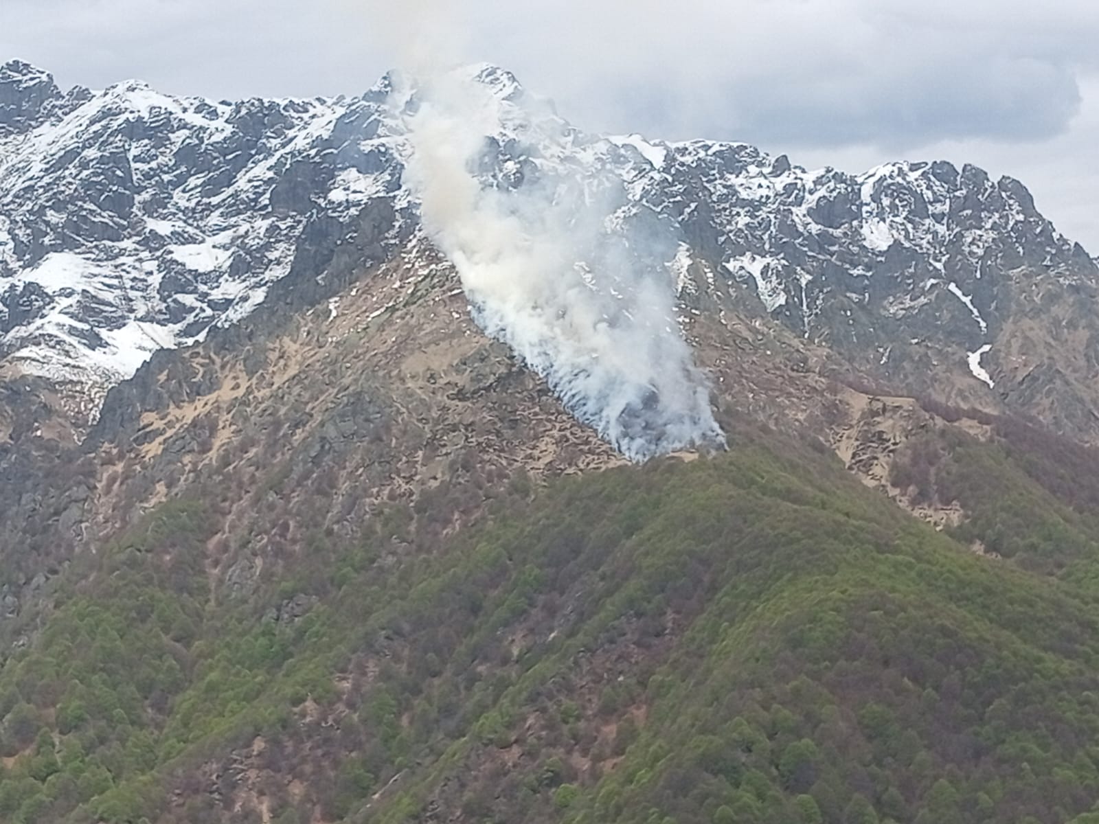Incendio boschivo nel Parco Nazionale della Val Grande tra Pogallo e Pian di Boit