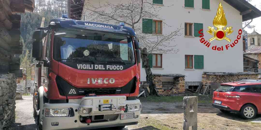 Incendio di un camino a Macugnaga, sul posto i Vigili del fuoco