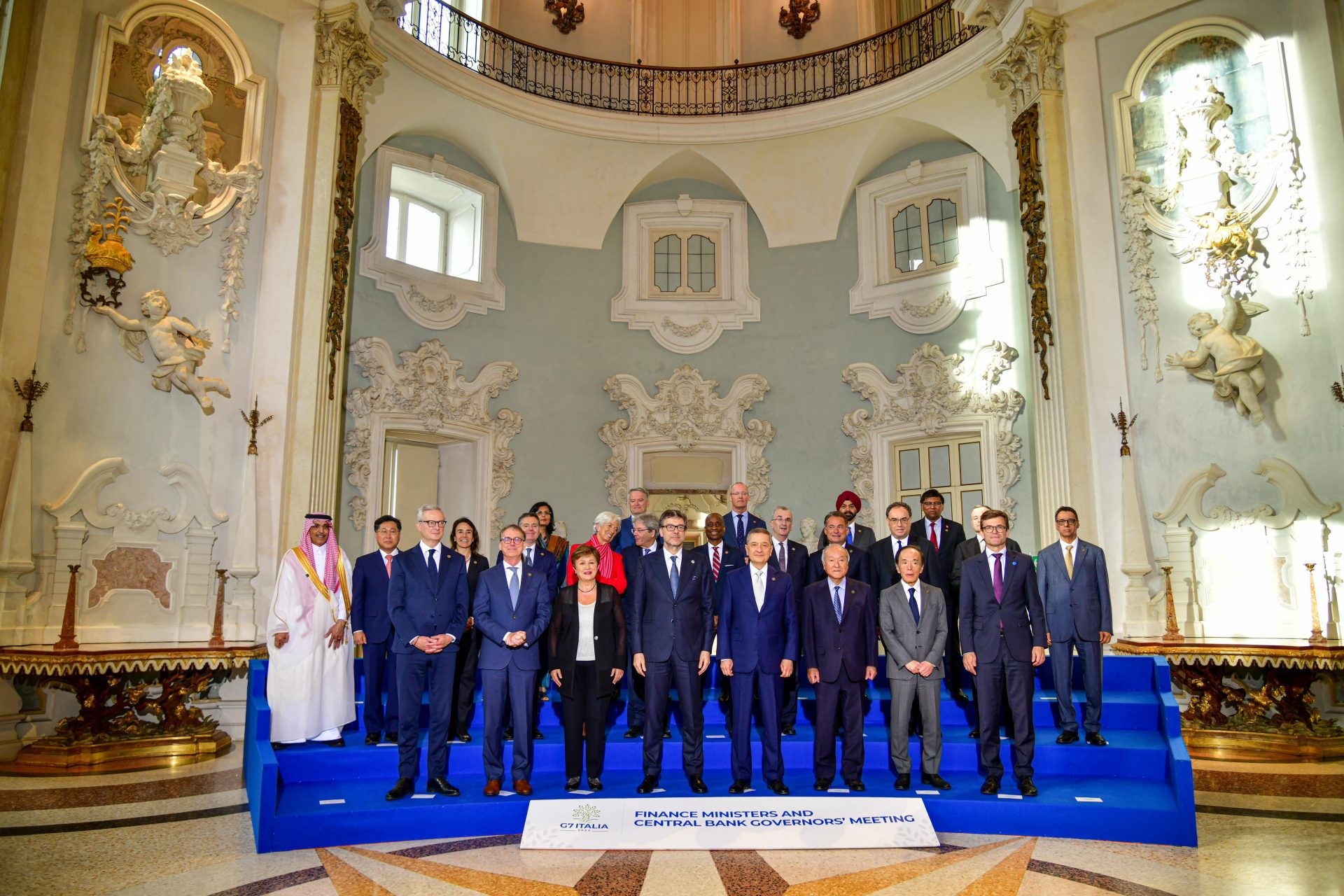 Chiuso il G7 a Stresa. Sei persone identificate per il flash mob. Ieri sera concerto nel palazzo dell'Isola Bella