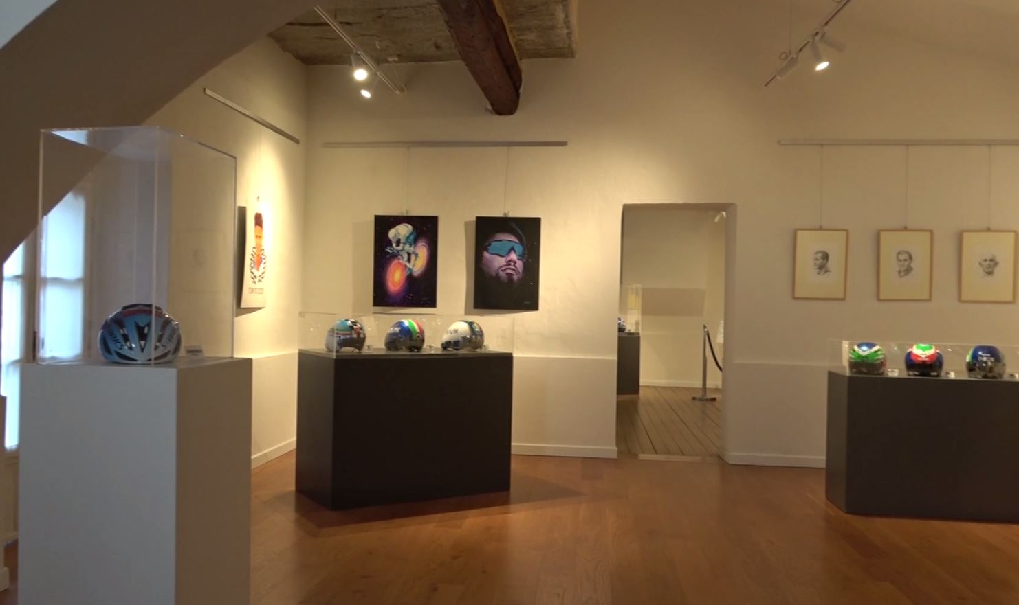 Fino a domenica al Museo del Paesaggio la mostra "Dalla tela al telaio- Omaggio d'autore al ciclismo"