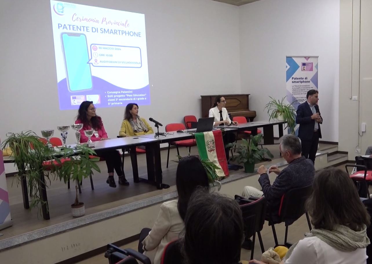 Patente smartphone, a Villadossola la cerimonia di consegna