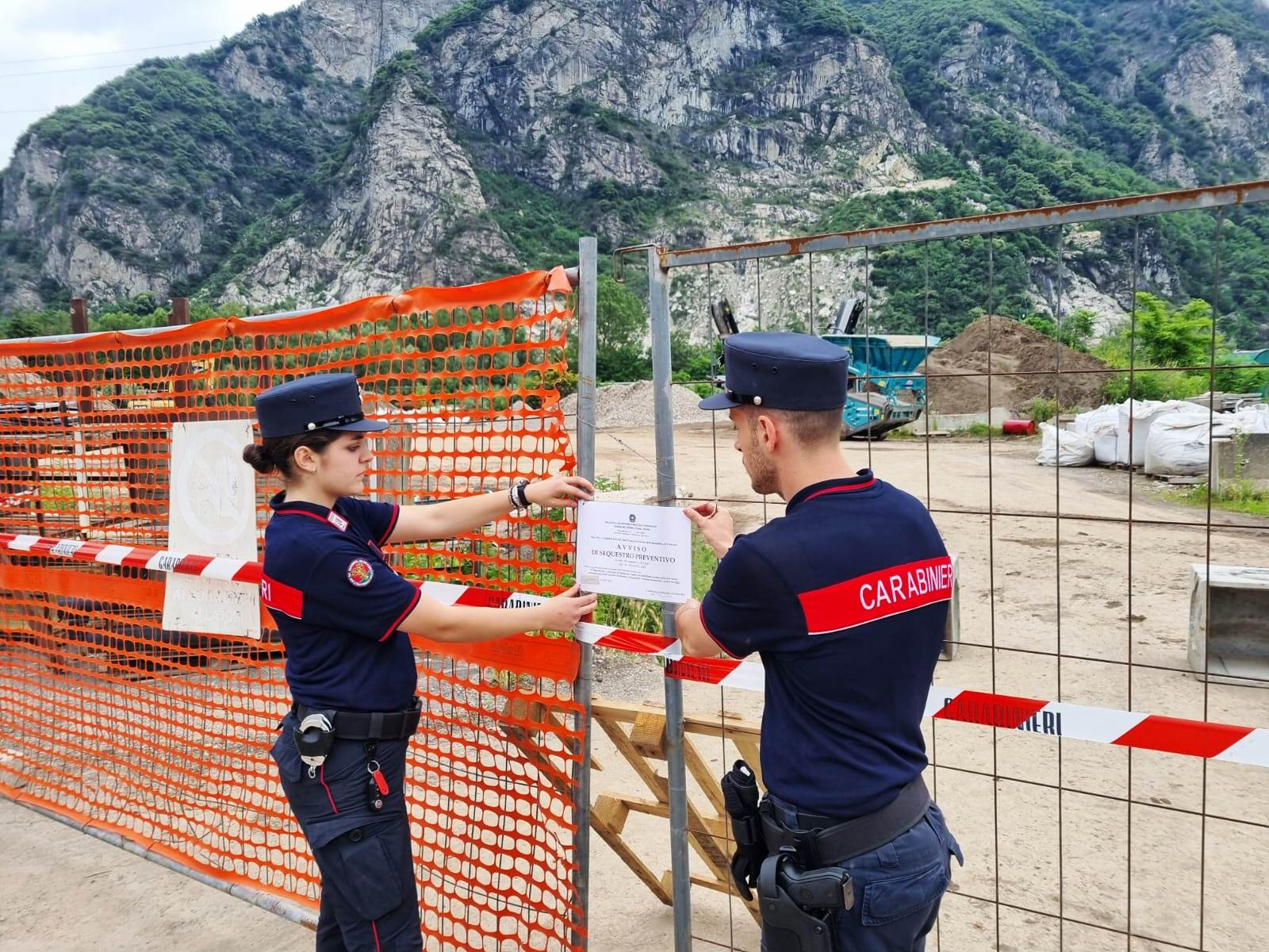 I Carabinieri Forestali hanno sequestrato due siti di stoccaggio e recupero rifiuti tra Verbania e Gravellona Toce