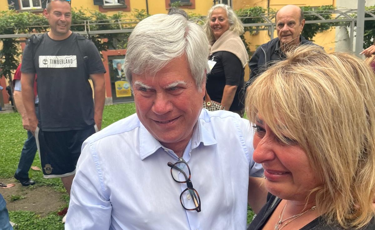 Albertella in piazza, gli abbracci: "Abbiamo lavorato tanto in questi anni con i verbanesi, questa la soddisfazione più grande"