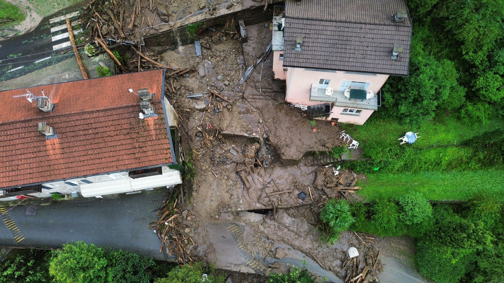 Cannobio, evacuato il campeggio interessato dalla frana. Spostate 160 persone