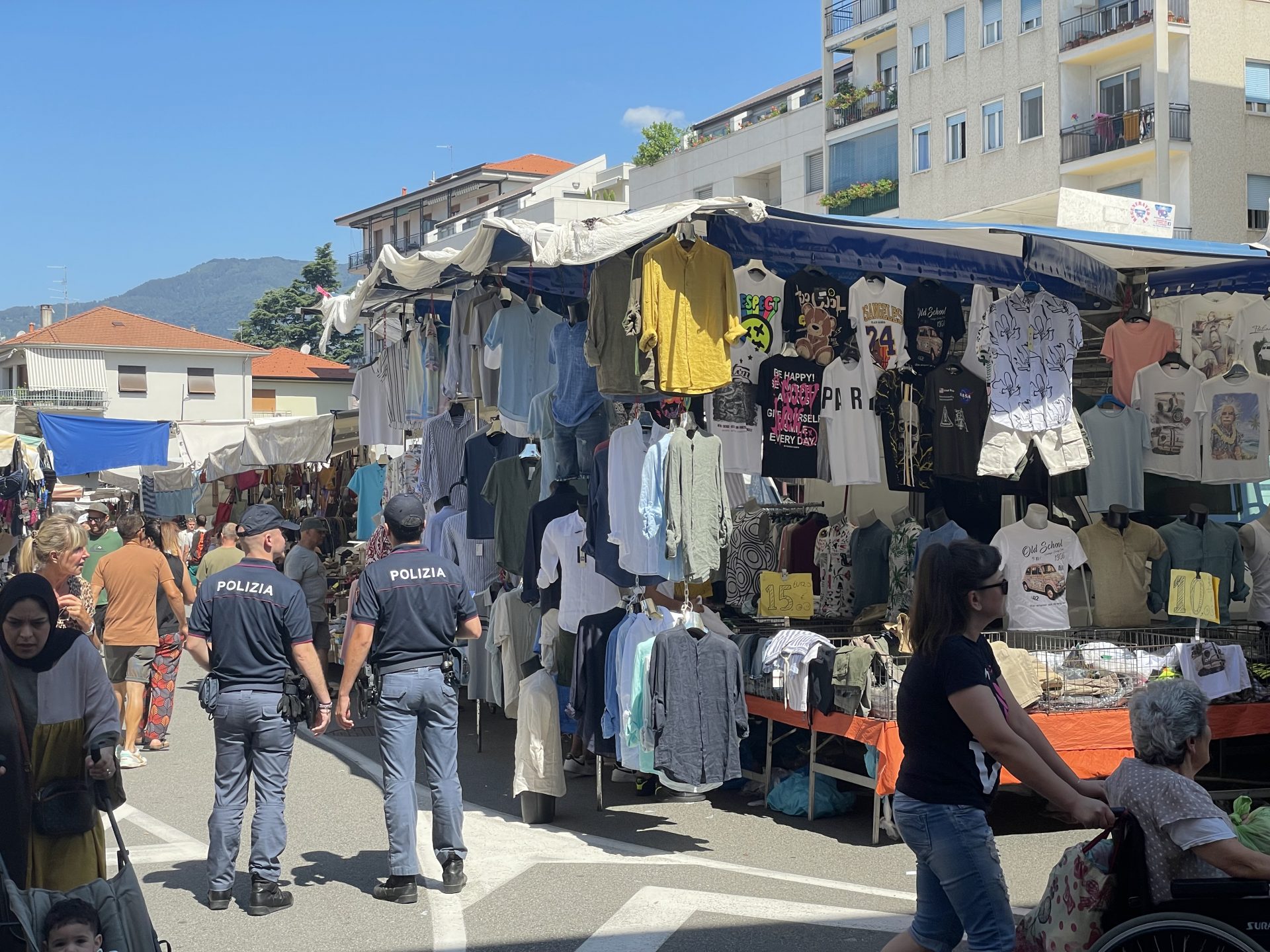 Lotta ai borseggi : da oggi e a fine agosto controlli della Polizia nel mercati del Vco