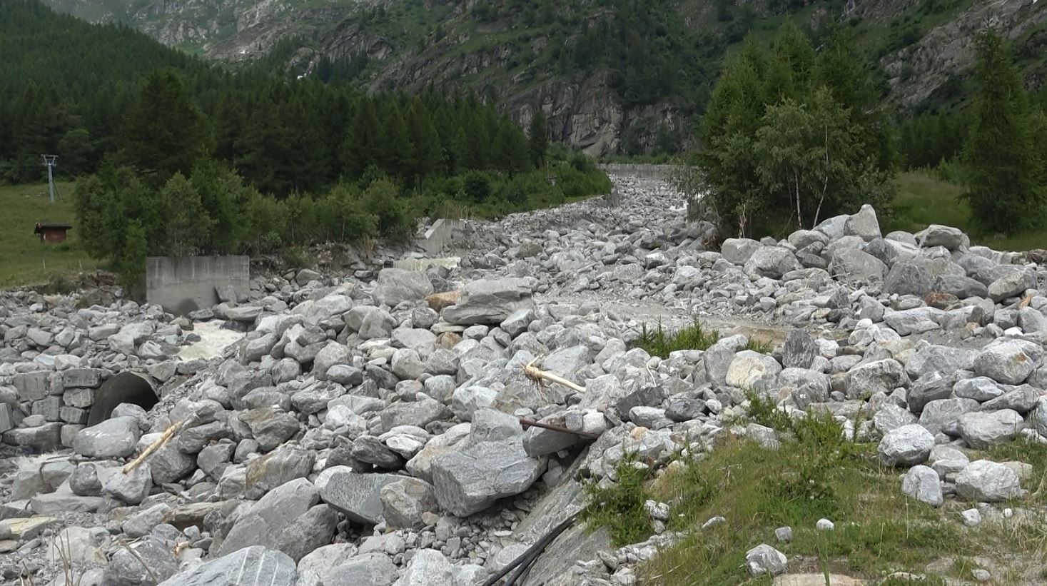 Alluvione Macugnaga, ieri l'ultima colonna dei Vigili del Fuoco ha lasciato il paese. Situazione critica lungo l'asta dell'Anza
