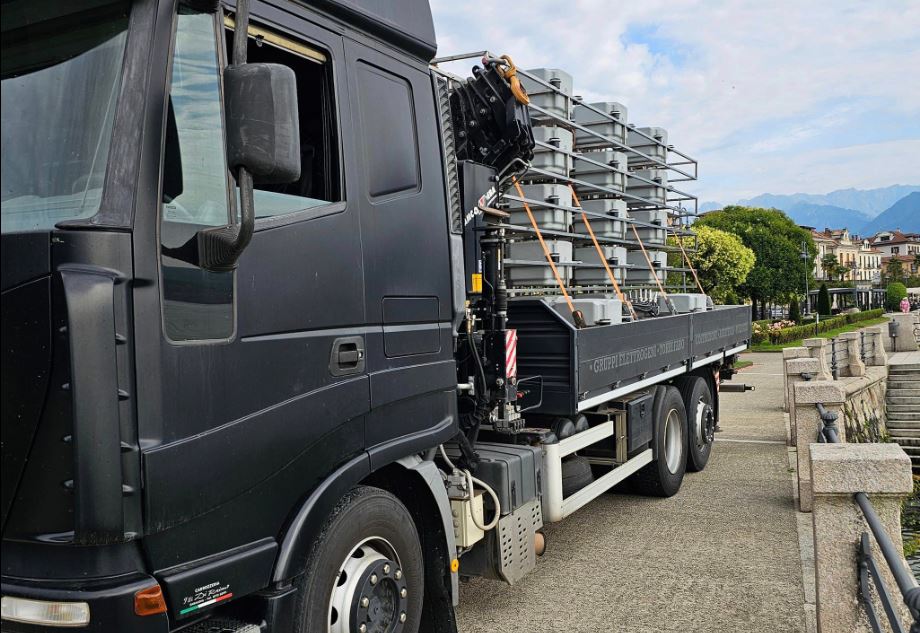 Sul lungolago di Baveno si lavora per preparare lo spettacolo di acqua, luci e musica dal 15 luglio al 18 agosto