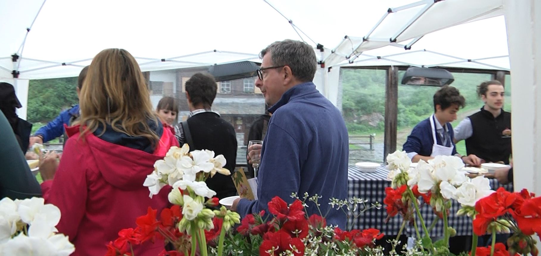 But Gourmet a Riale, menù dedicato al pascolo. Pranzo al chiuso a causa del maltempo, ricavato destinato a Macugnaga