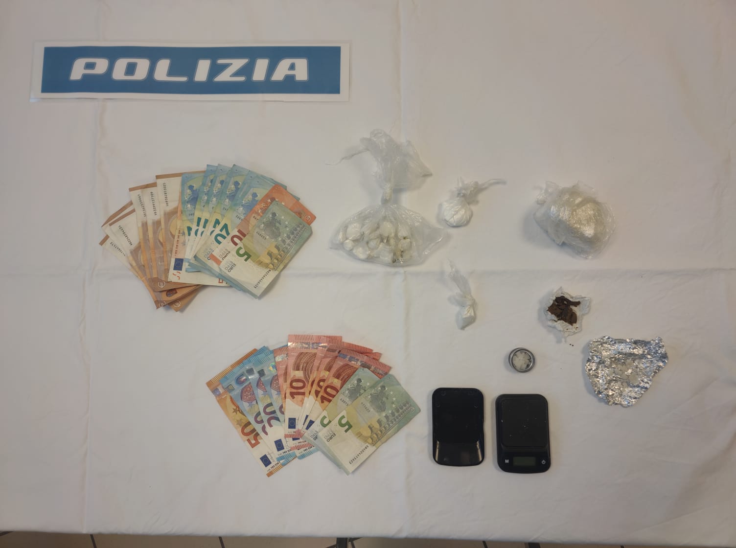 Nascondeva droga in un vaso di fiori a Pallanza: arrestato dalla Polizia