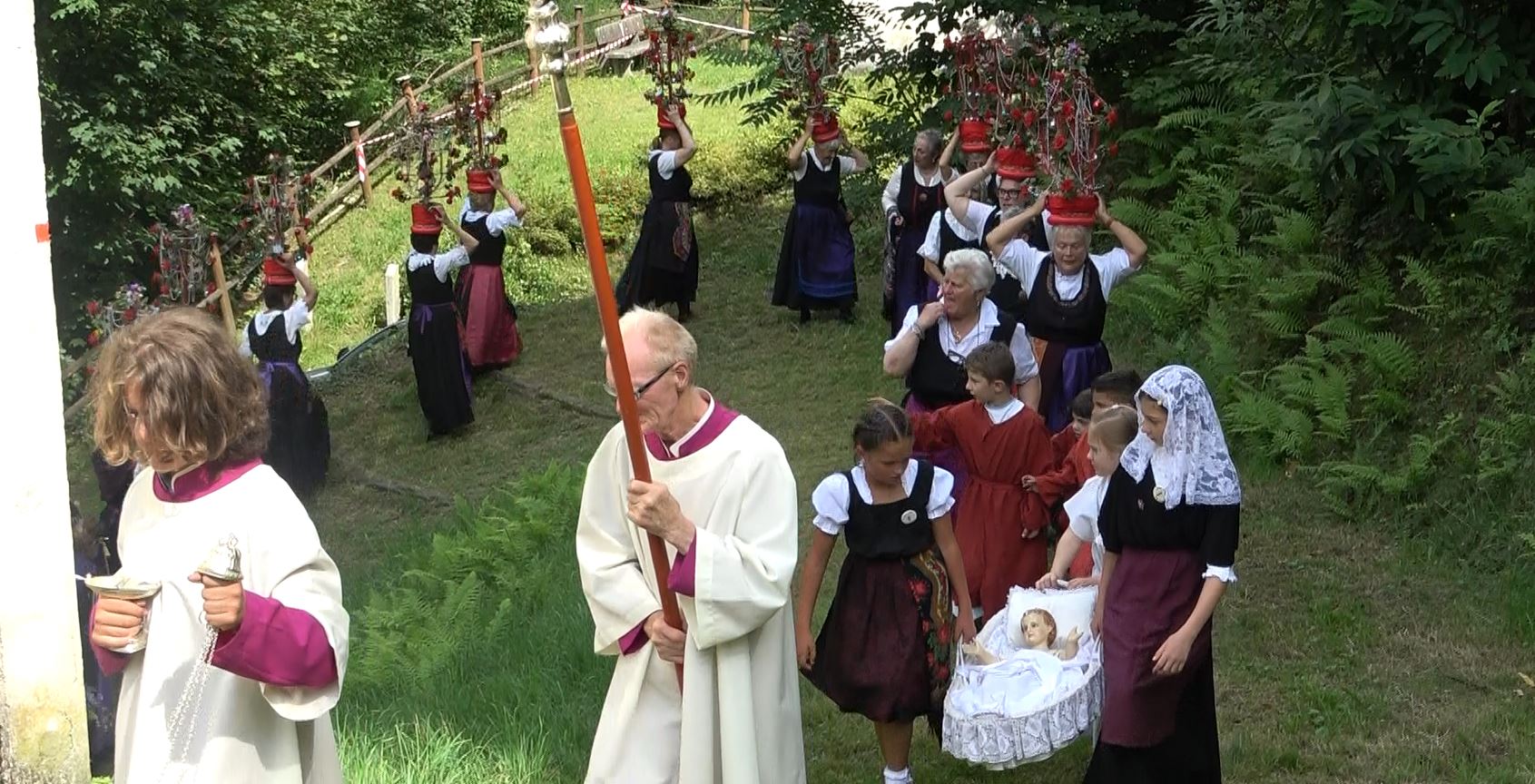 Canti di Natale nel pieno dell'estate alla Festa dul Bambin che è tornata domenica scorsa a Vagna