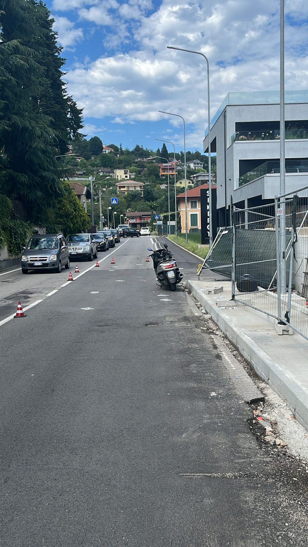 Grave incidente in via don Giovanni Bosco a Verbania, motociclista trasportato in elicottero a Novara
