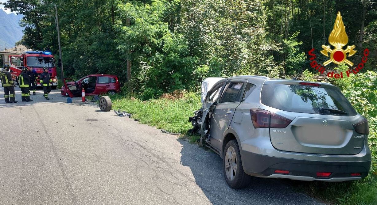 Pieve Vergonte : scontro tra due auto