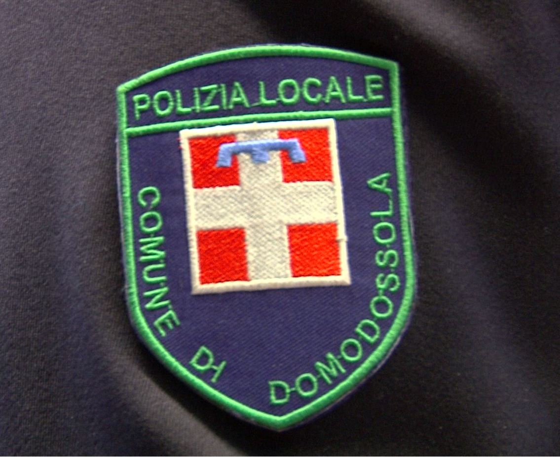 Acquista on line foto d'epoca ma è una truffa. Denunciato venditore, si era finto agente polizia locale domese