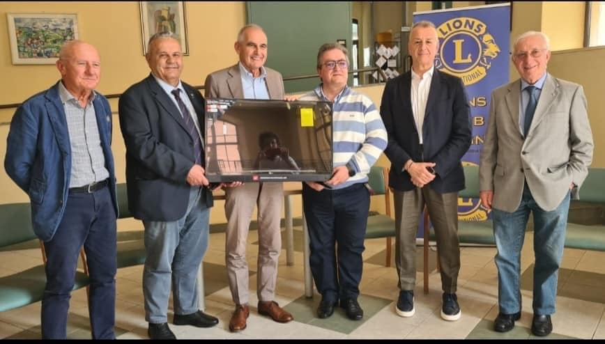 Lions Omegna, 11 televisori donati alla Rsa Massimo Lagostina per le camere di continuità assistenziale