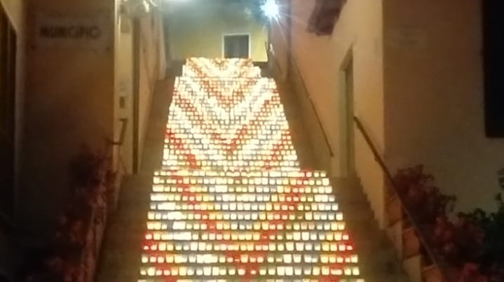 Belgirate, lo scalone dell'Addolorata con 2 mila lumini