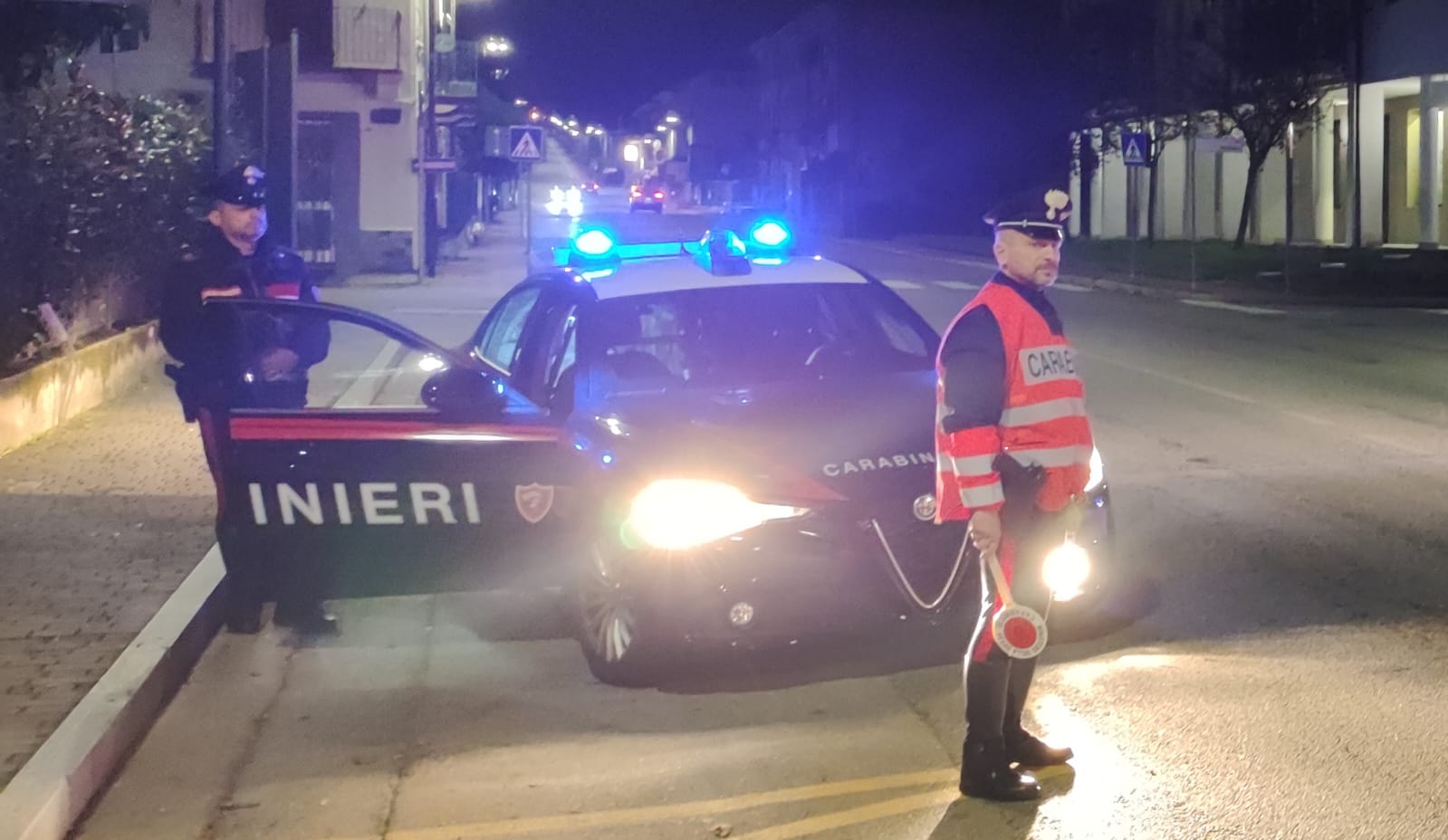 Con cento grammi di cocaina scappano all'alt e speronano l'auto dei Carabinieri, due arresti a Verbania