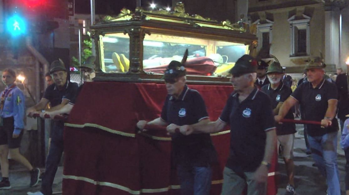 San Vito, ieri il momento clou della celebrazione religiosa con la processione per le vie di Omegna