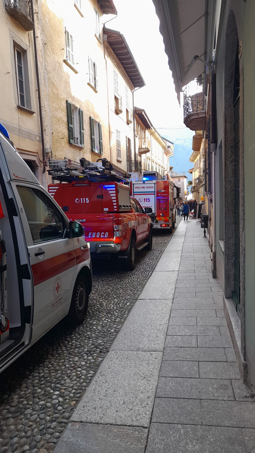 Incidente sul lavoro a Cannobio, operaio precipita da quattro metri nella banca sottostante