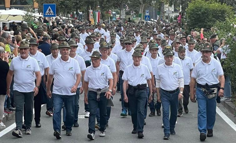 A Extra stasera alle 20.30  il raduno interregionale degli Alpini a Omegna del passato weekend