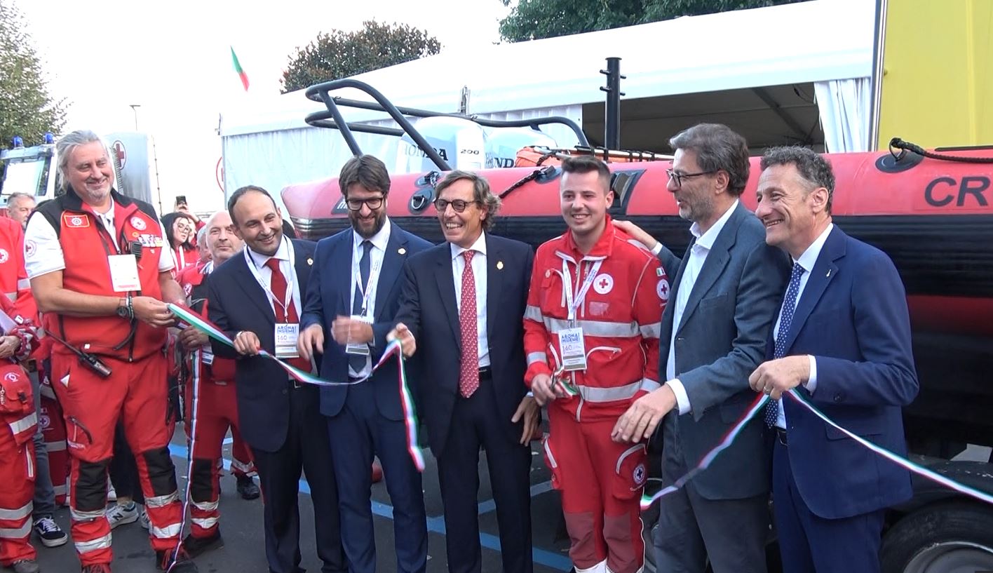 Arona Insieme, inaugurato il nuovo gommone della Croce Rossa
