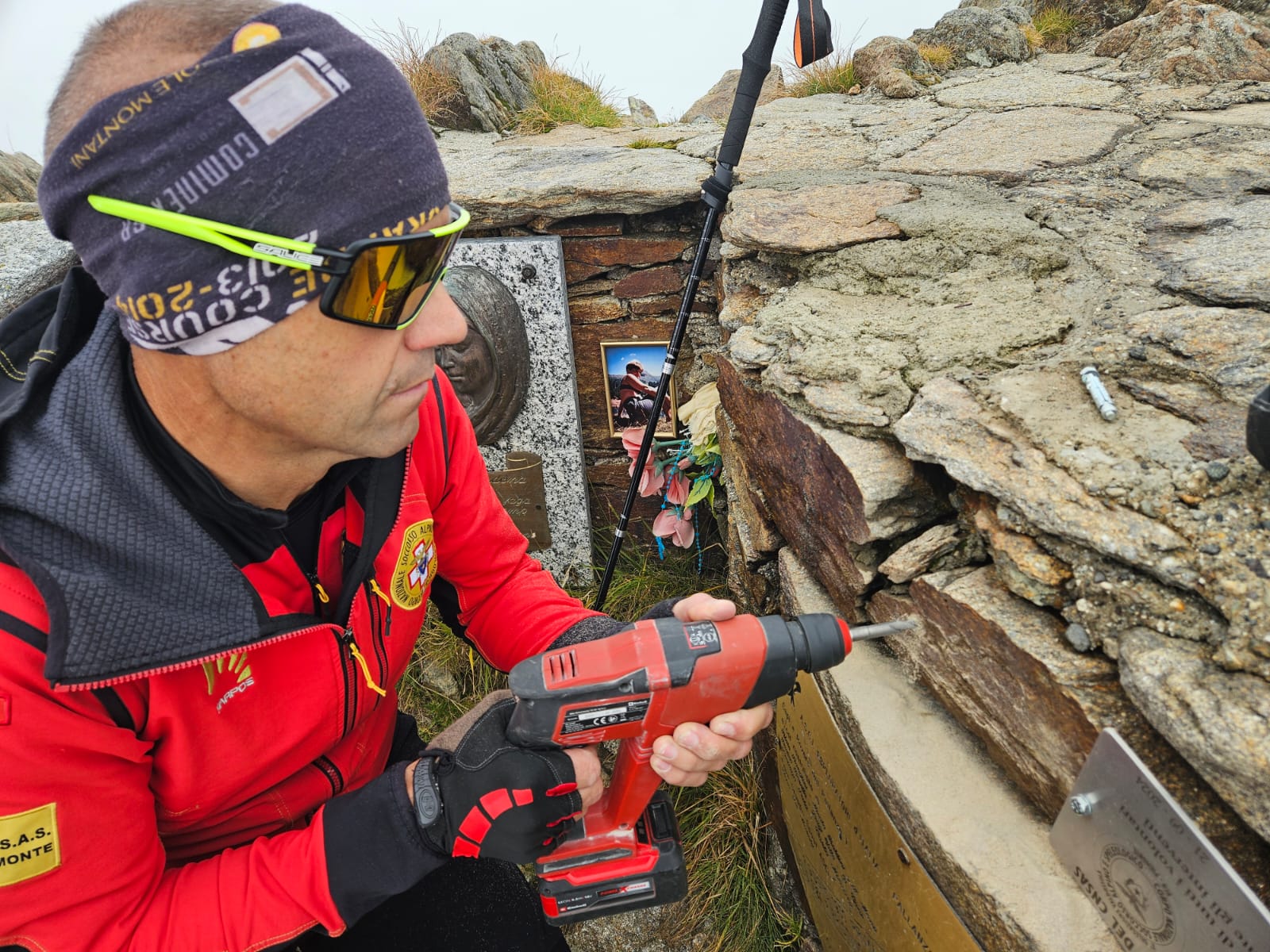 Volontari del Soccorso Alpino oggi sulle cime di Zeda, Massone e Cistella