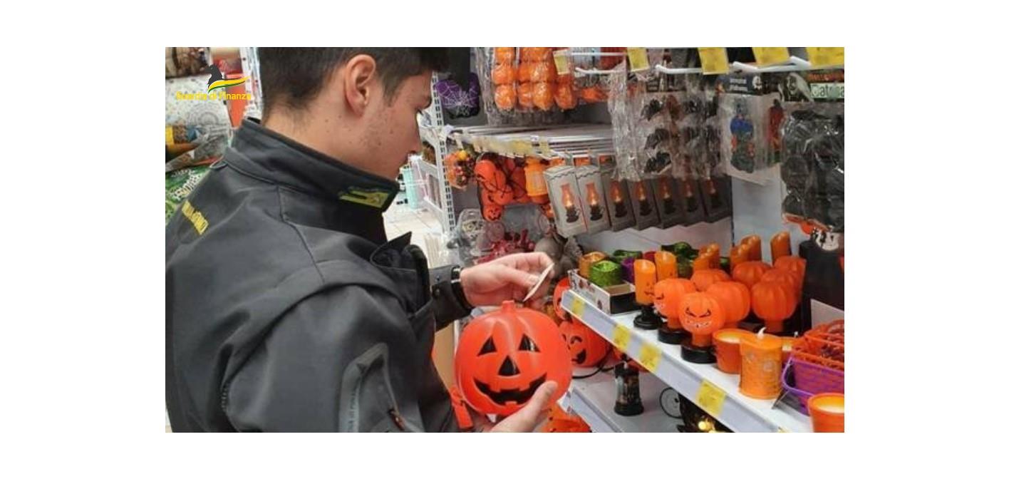 Zucche di Halloween e decorazioni pericolose: 15 mila prodotti sequestrati a Domodossola dalla Gdf