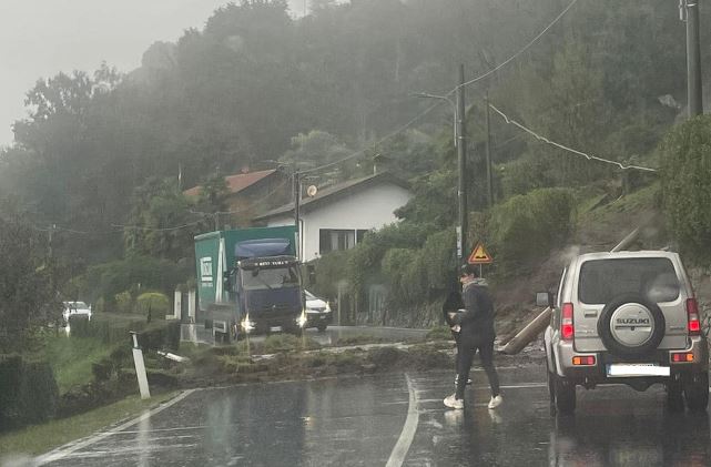 Maltempo. Frana lungo la 229 del lago d'Orta