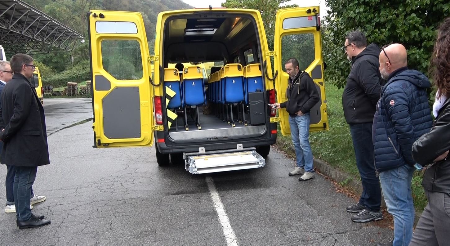Nuovi scuola bus elettrici donati dal Parco Val Grande ai comuni di Beura e Miazzina