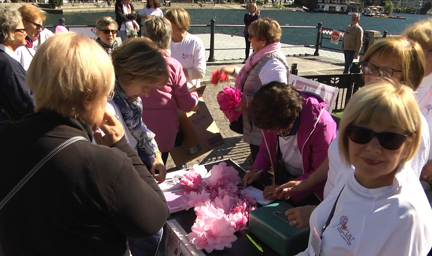 Omegna ha ospitato l'annuale Caminata Rosa della Lilt
