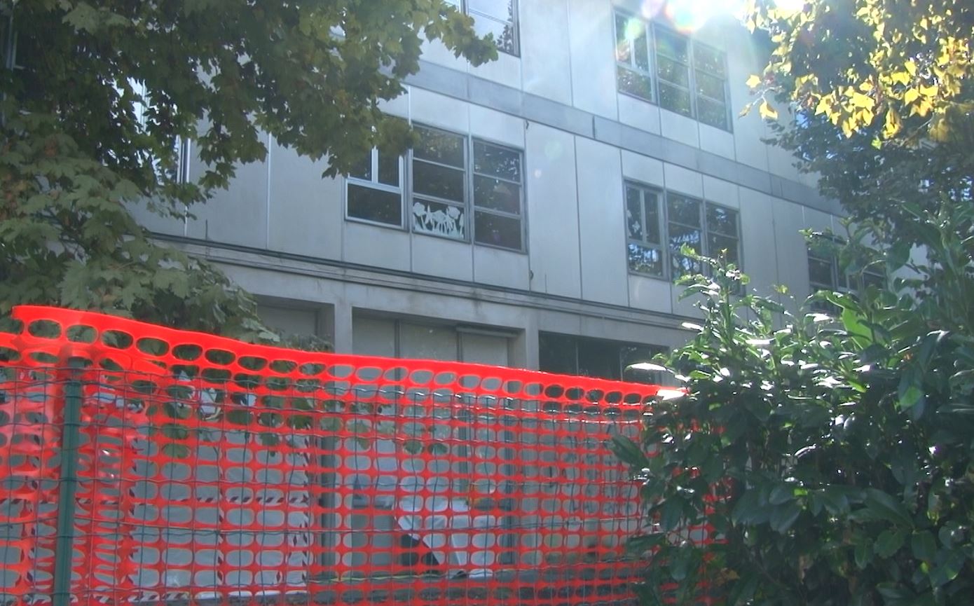 Partiti a Omegna i lavori per demolire l'ex scuola Madonna del Popolo