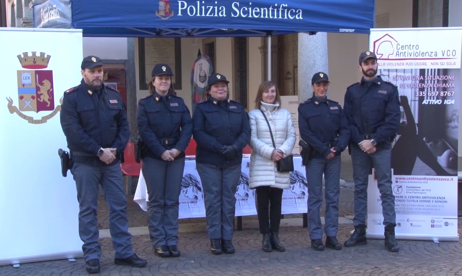 Violenza sulle donne. Camper della Polizia di Stato a Verbania