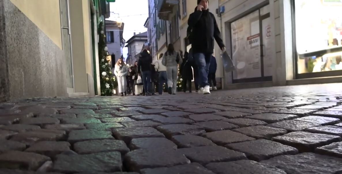 Corso Cavour ad Arona cambia volto. In  predisposizione i lavori di rifacimento della rete fognaria