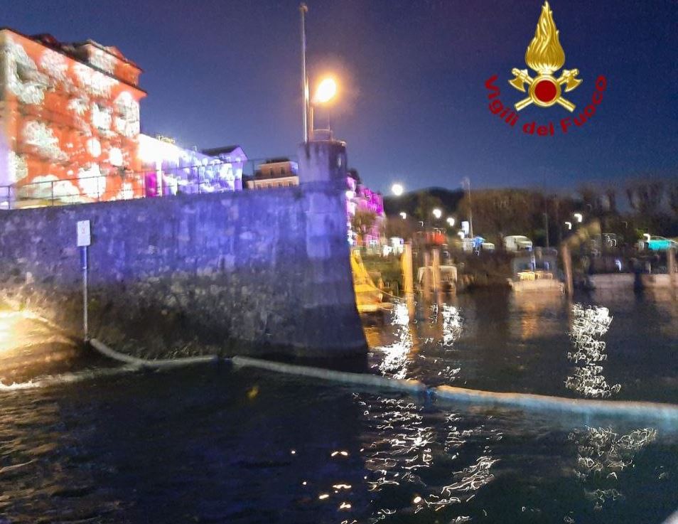 Stresa : sversamento di idrocarburi nel lago. Intervenuti VVf e Arpa