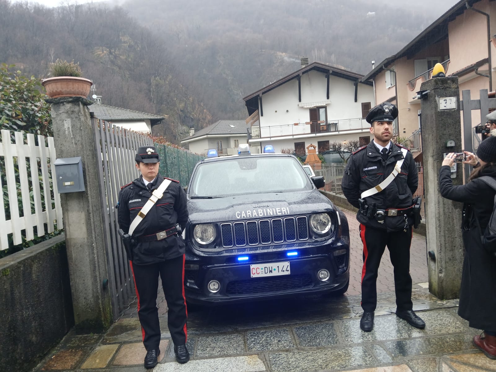 Stamattina i Ris nella villetta dell'omicidio di Ornavasso