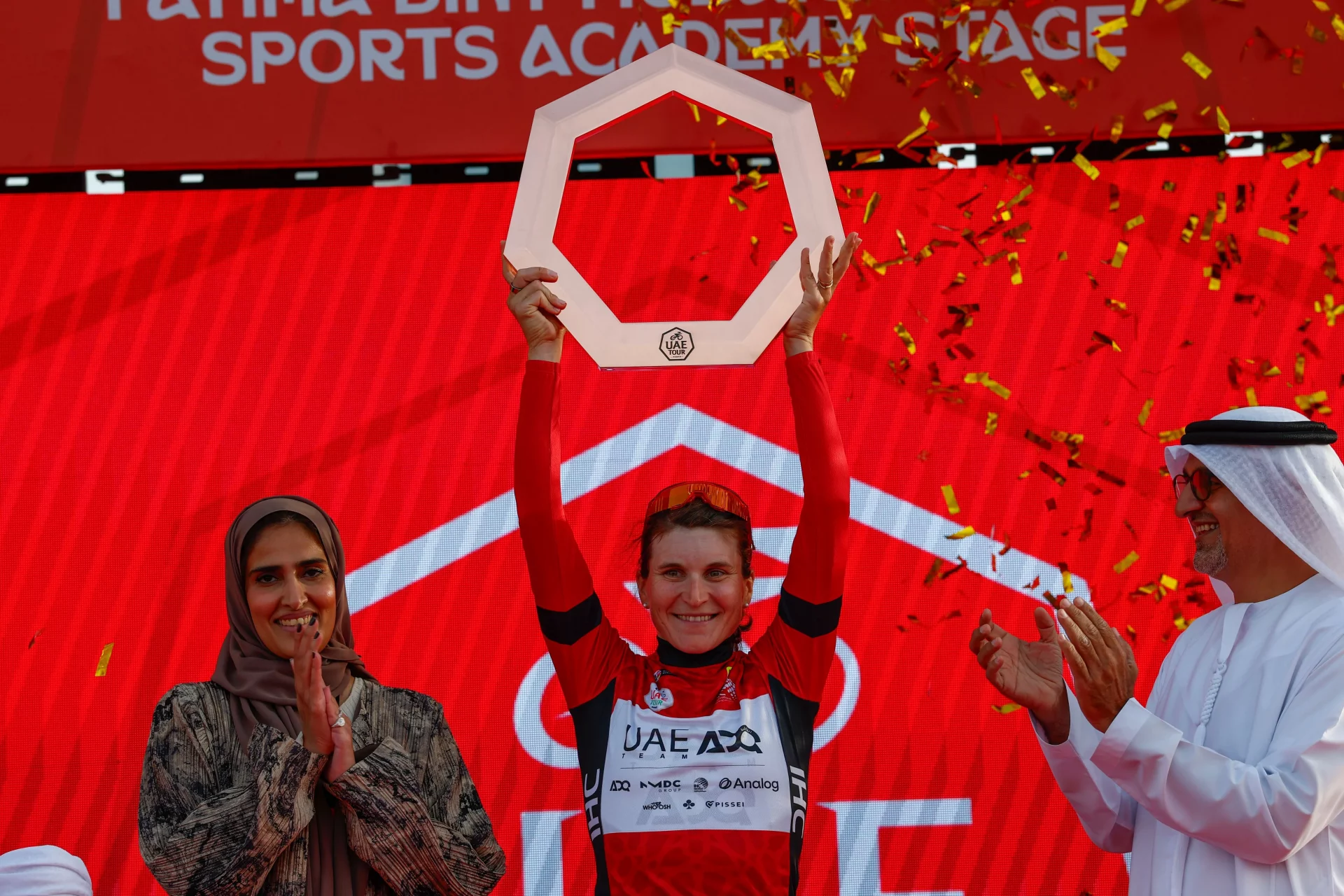 UAE Tour dominato; Elisa è subito Elisa: potenza, tattica e dedica speciale