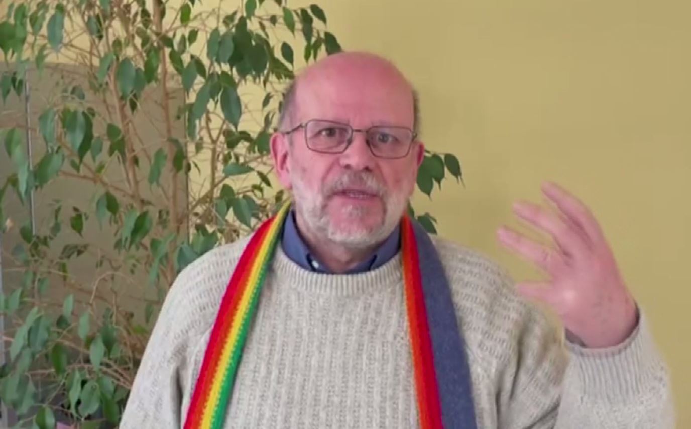 Don Renato Sacco e il 4 novembre, "Ricordiamo le vittime ma non celebriamo la guerra"