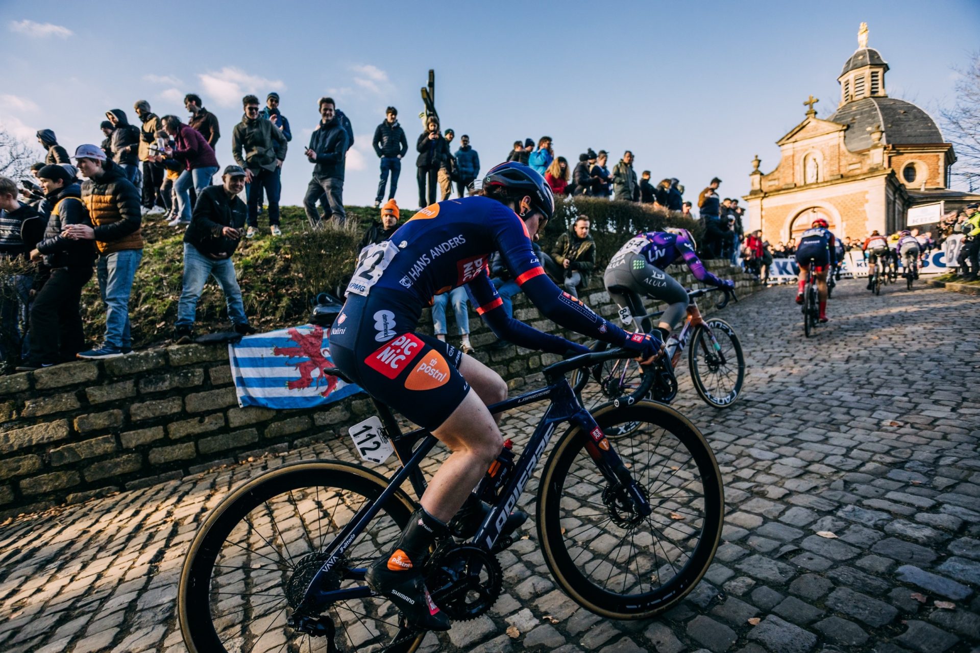 Francesca Barale in gruppo alla ‘Omloop’