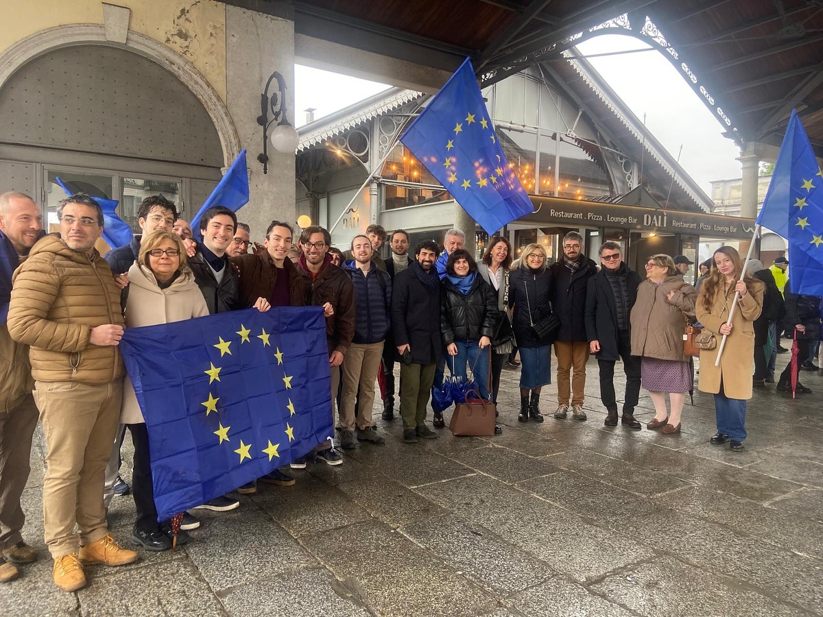 "Una piazza per l'Europa": presidio a Verbania sotto i portici del vecchio imbarcadero