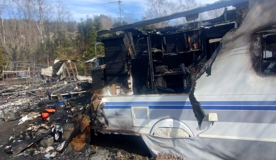 Gignese. Incendio partito da una roulotte. Campeggio agibile