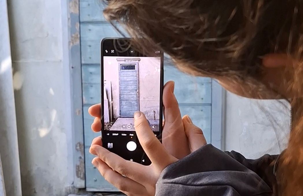 Mostra di Davide Maria Coltro a Verbania, esperienza eccezionale con l'artista per gli studenti delle scuole