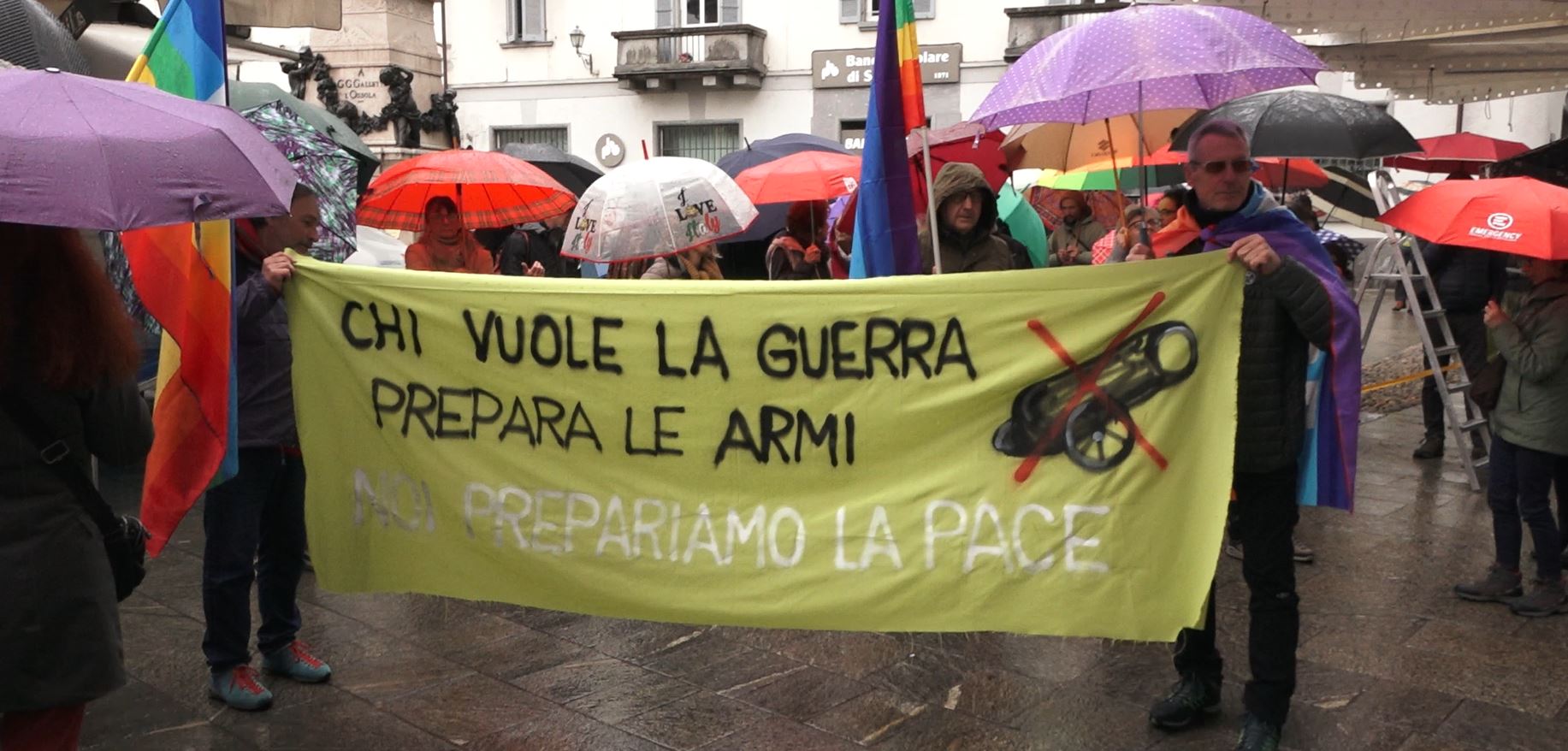 Domodossola, un centinaio di persone in piazza nel passato fine settimana contro il riarmo
