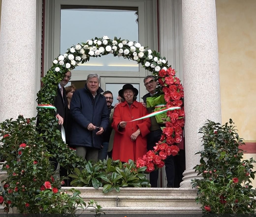 A Villa Giulia  la Mostra della Camelia con omaggio a Raffaella Carrà