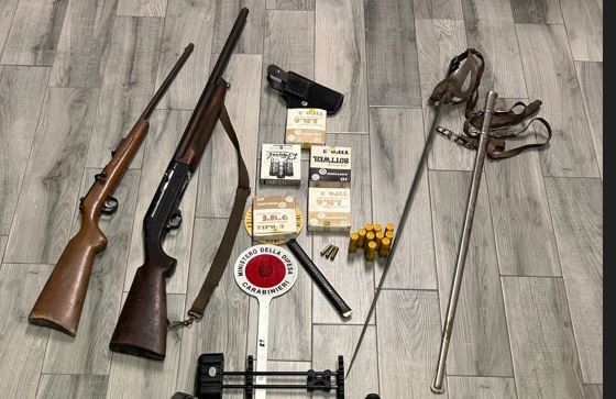 Armi illegali trovate in un capanno a Invorio: arrestato un sessantenne residente a Miasino