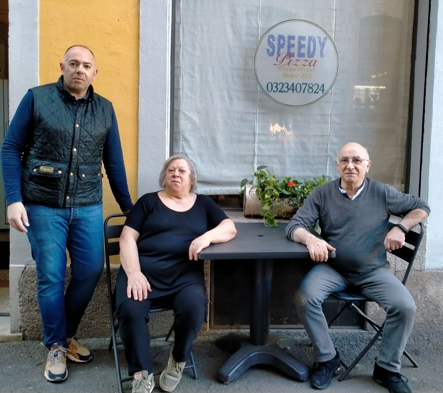 Dopo 25 anni chiude "Speedy Pizza" per la meritata pensione, il "grazie" del Quartiere Intra