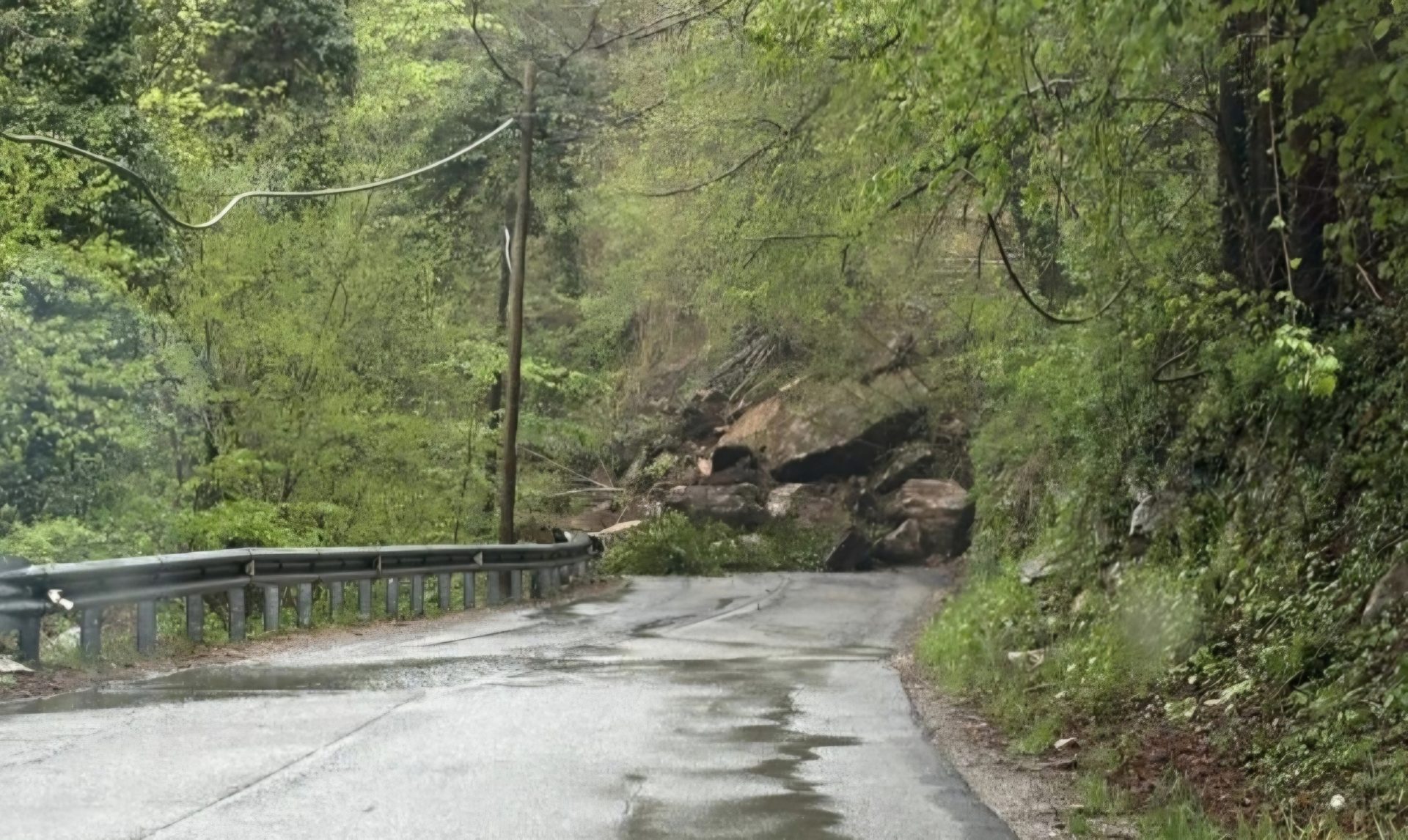 Frana sulla provinciale in Valle Strona tra Fornero e Piana di Fornero