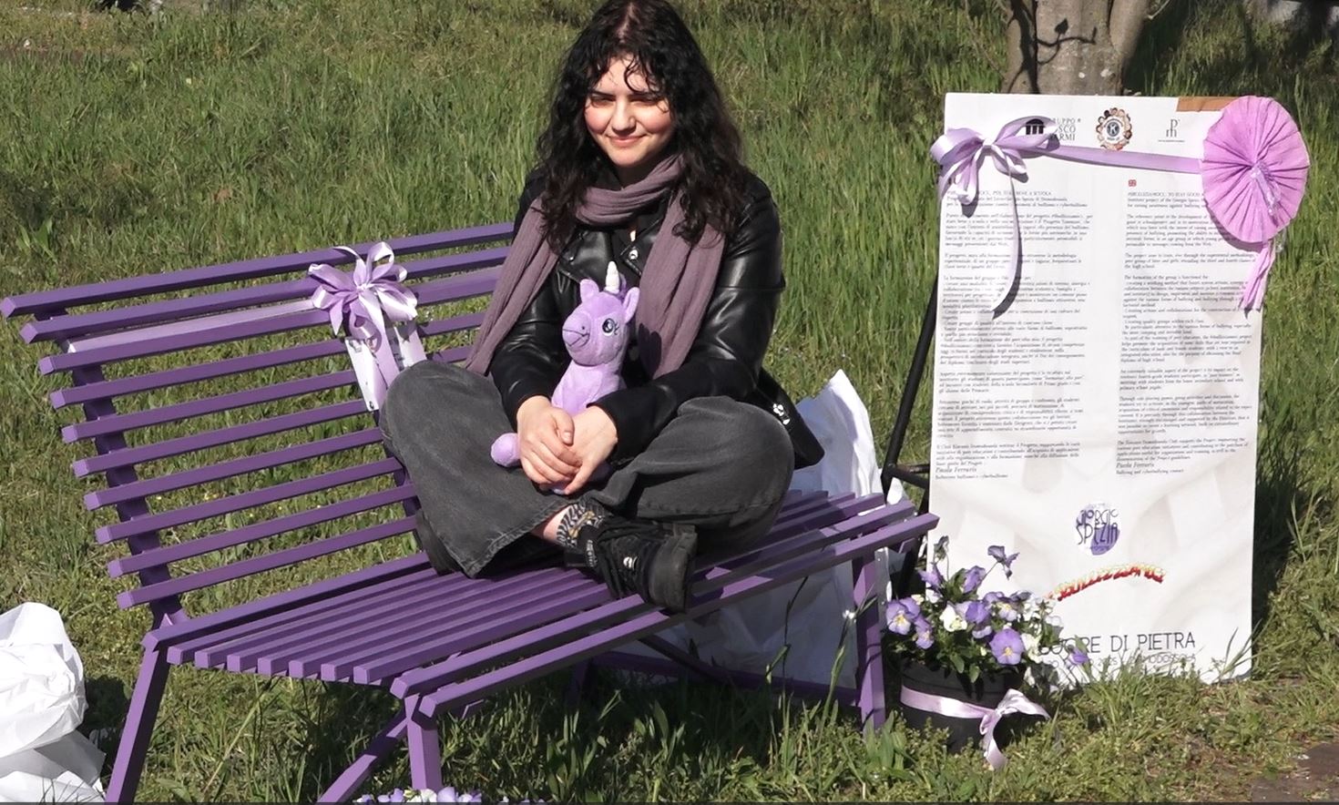 Il Kiwanis Club di Domodossola ha donato al liceo Spezia una panchina Lilla