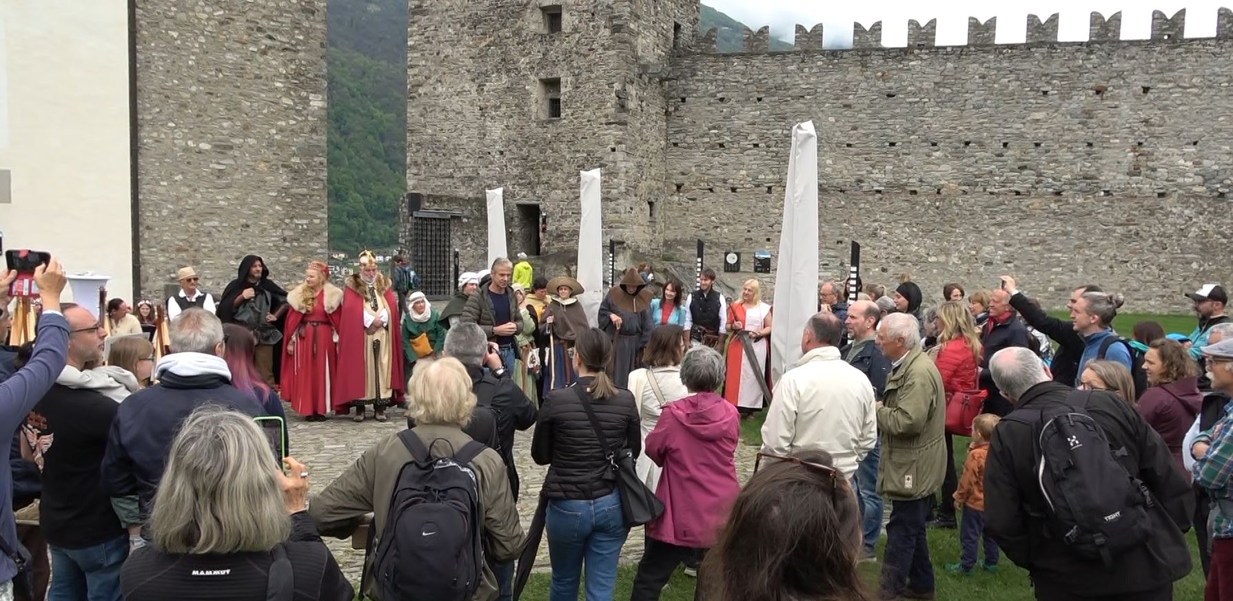 Tracce di Meraviglie nella nuova puntata di Laghi e Monti: da Bellinzona a Omegna lungo l'antica via Francisca