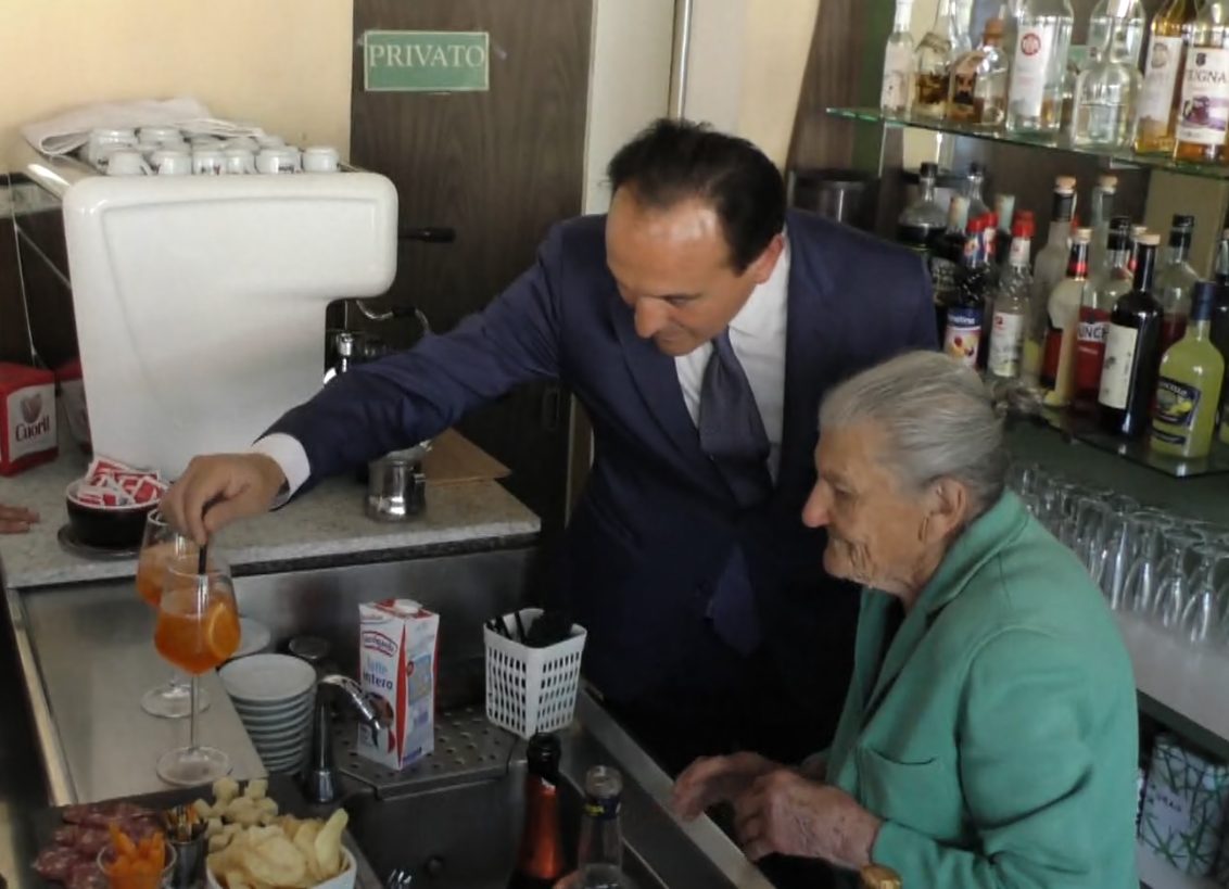 La barista più longeva d'Italia Anna Possi a Extra