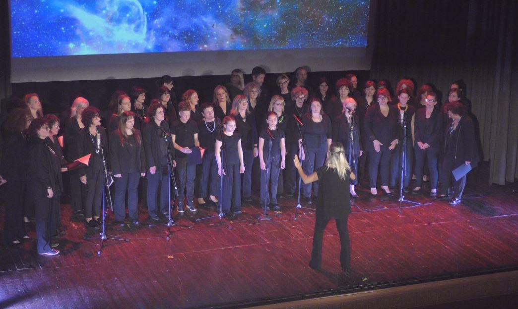 Tanta gente e grandi emozioni per "Marta, fiore di maggio" a Omegna
